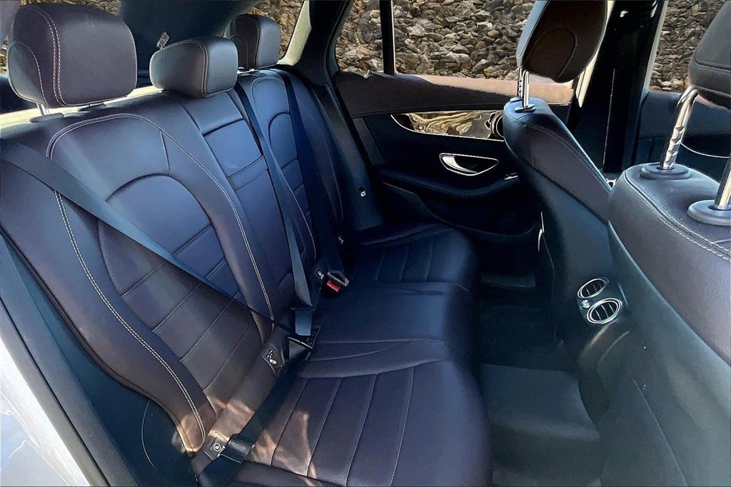 Used 2018 Mercedes-Benz GLC 300 4MATIC image 24