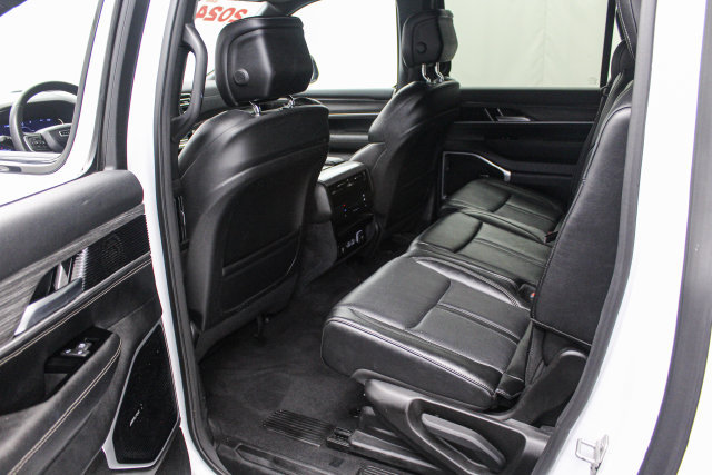 Used 2024 Jeep Wagoneer L Series II w/ Flexible Seating Group RWD image 16