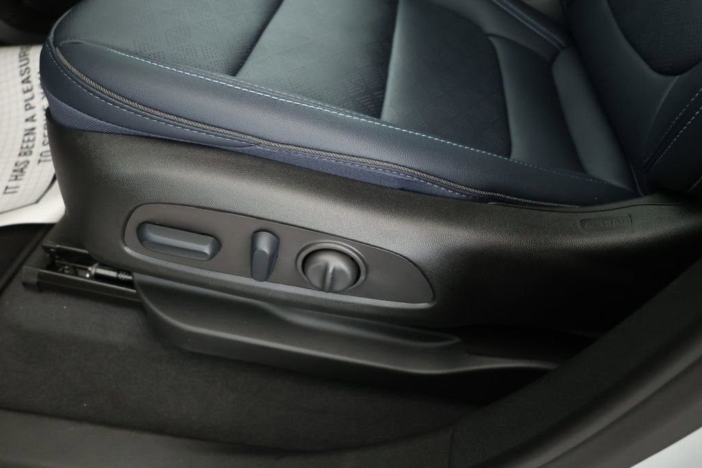 Used 2023 Chevrolet Bolt EUV Premier image 9