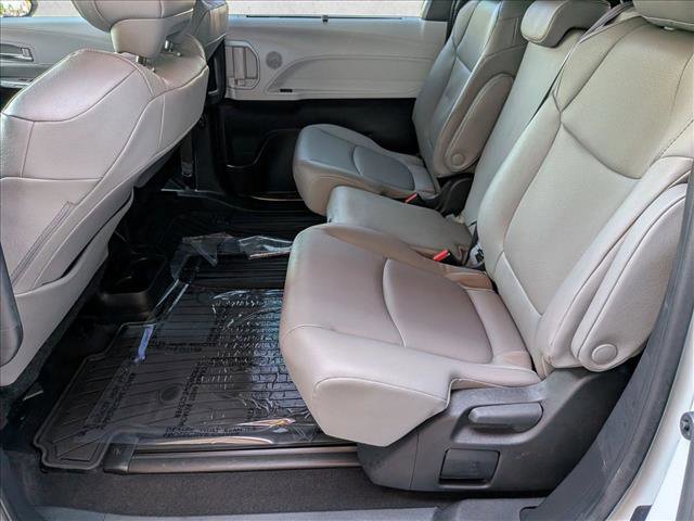 Used 2025 Toyota Sienna XLE w/ XLE Plus Package image 18