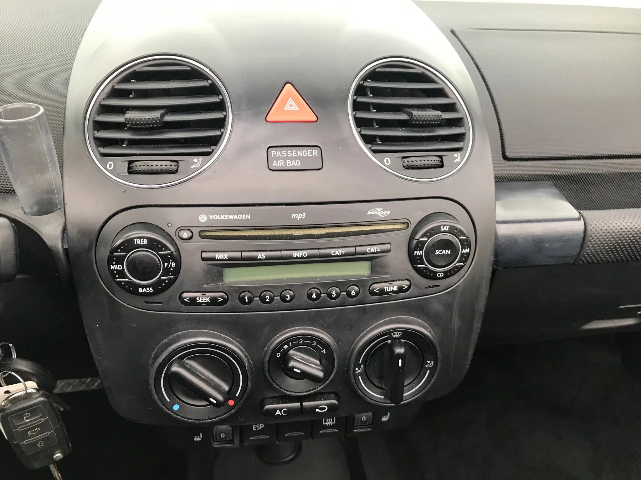 Used 2006 Volkswagen Beetle Convertible w/ Package 1 image 18