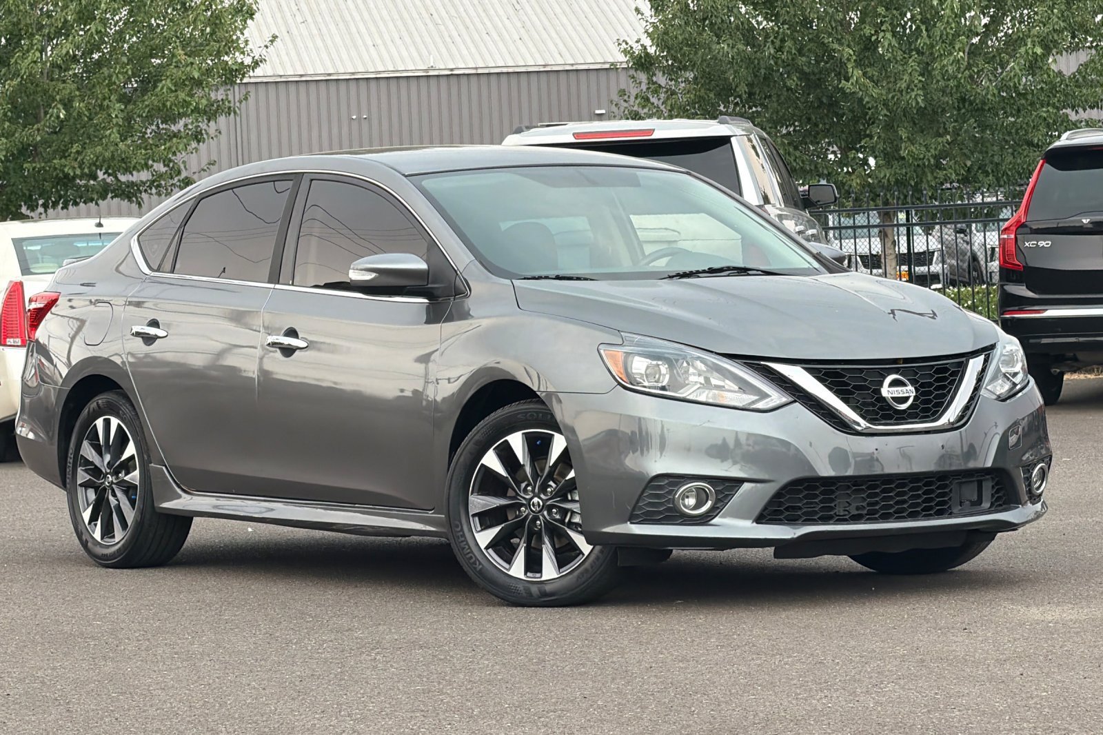 Used 2018 Nissan Sentra SR w/ Technology Package FWD image 2