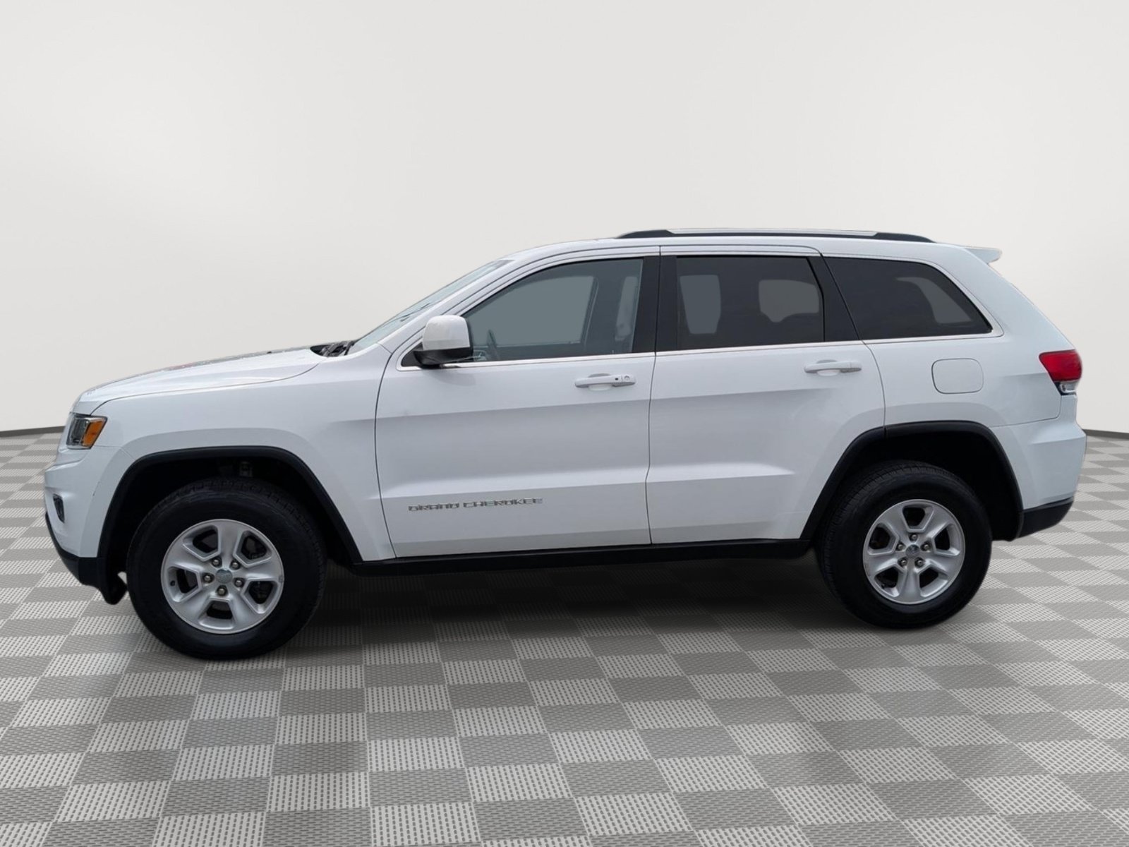 Used 2016 Jeep Grand Cherokee Laredo w/ Quick Order Package 23E AWD/4WD image 2