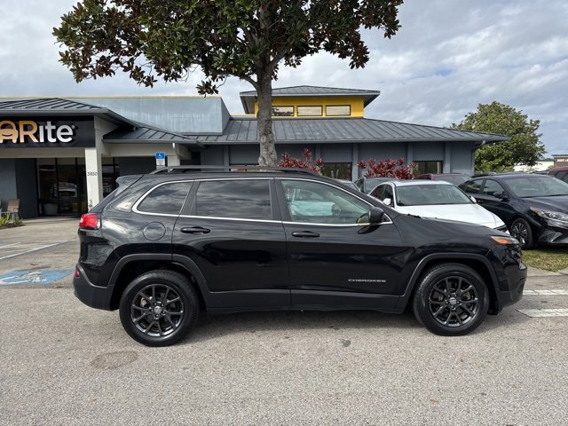Used 2016 Jeep Cherokee Latitude w/ Comfort/Convenience Group image 8