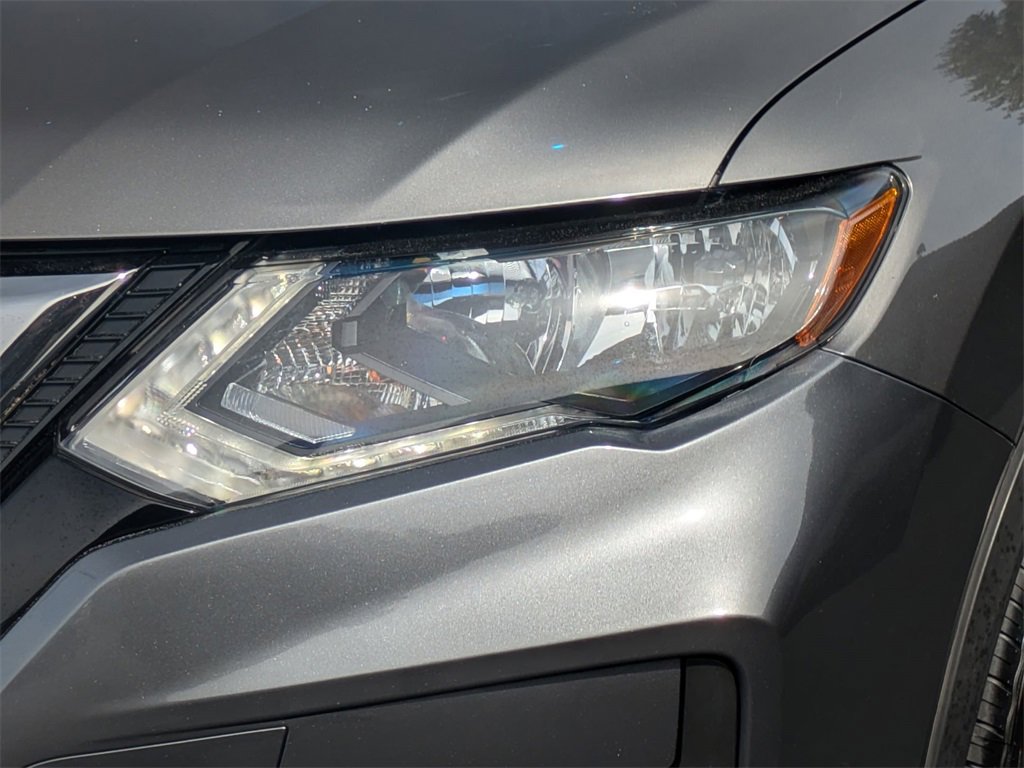 Used 2017 Nissan Rogue S image 7