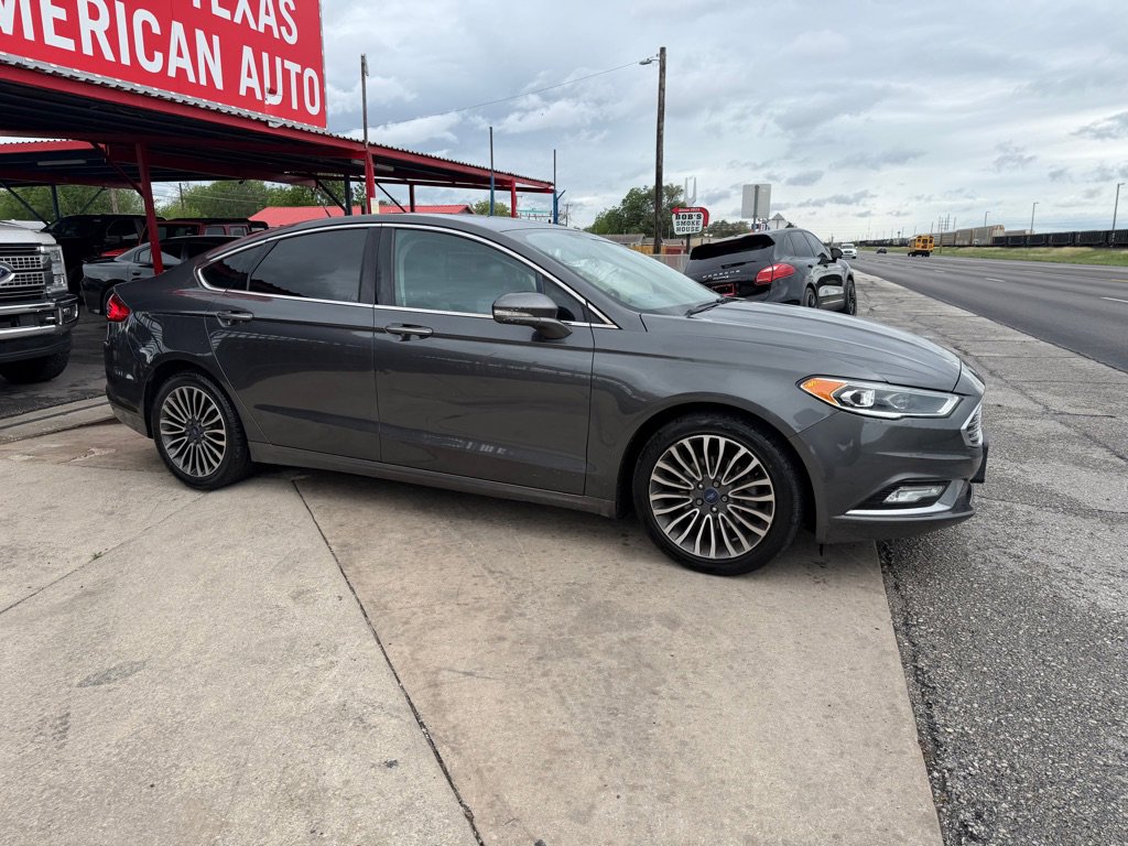 Used 2017 Ford Fusion SE w/ Fusion SE Technology Package AWD/4WD image 4