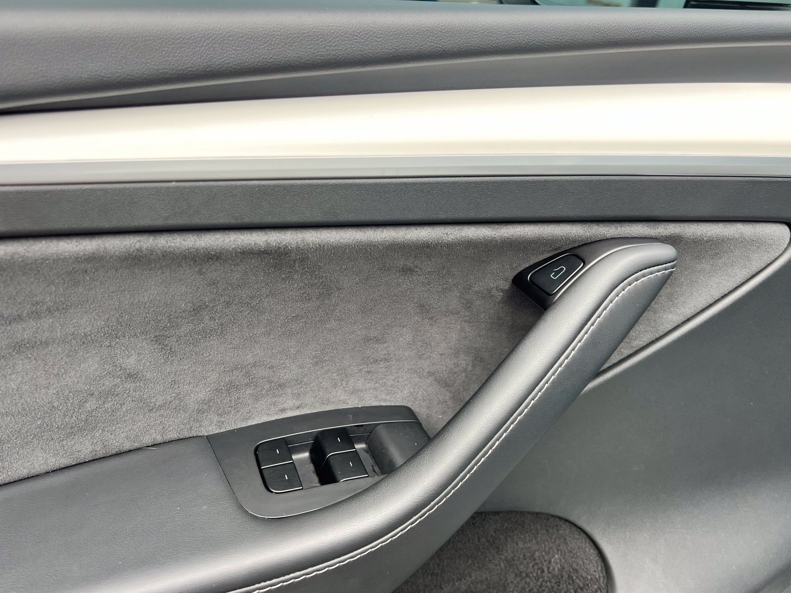 Used 2025 Tesla Model Y Long Range RWD image 31