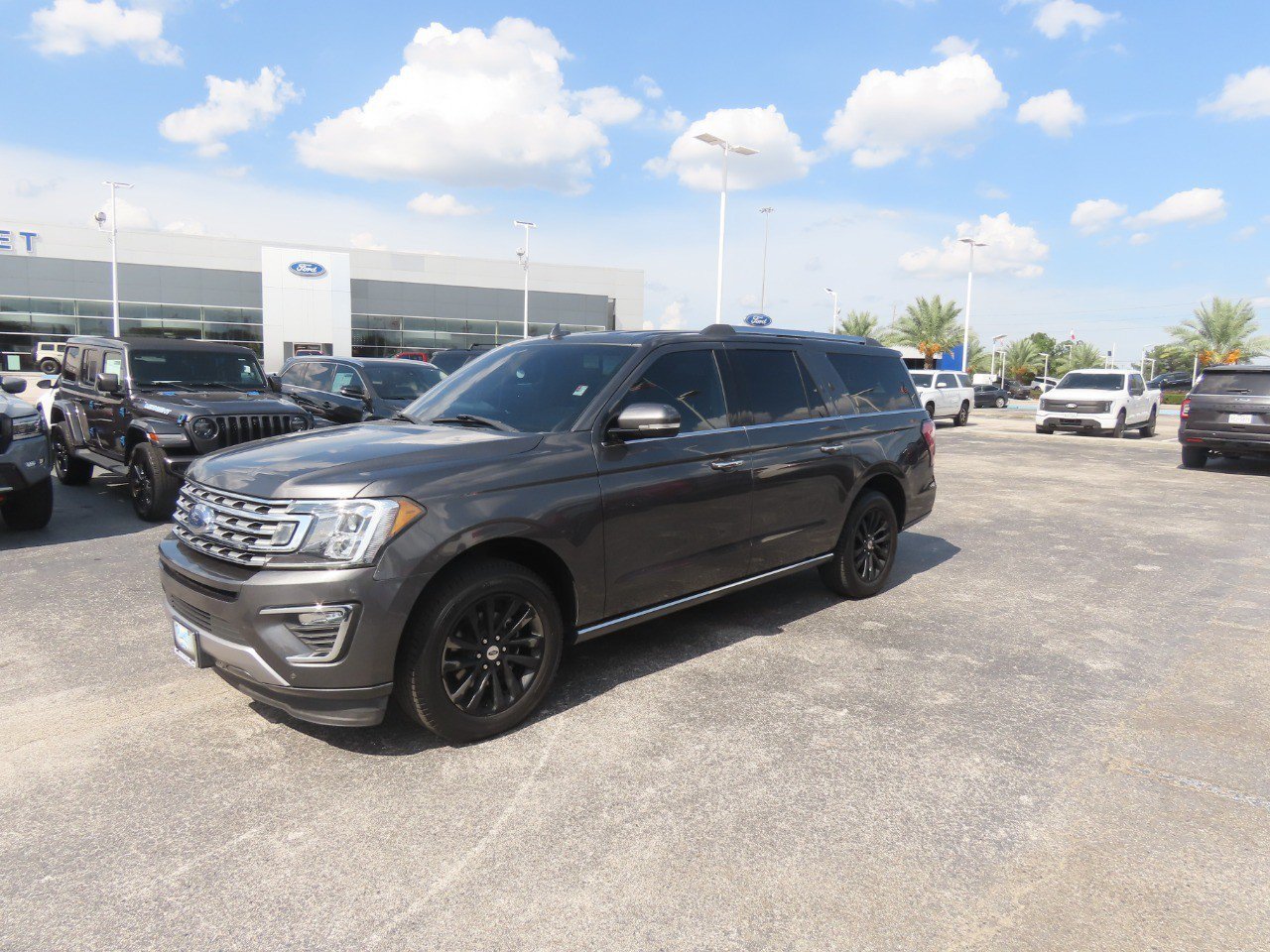 Used 2019 Ford Expedition Max Limited RWD image 2
