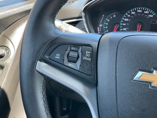 Used 2018 Chevrolet Trax LT w/ LT Convenience Package FWD image 4