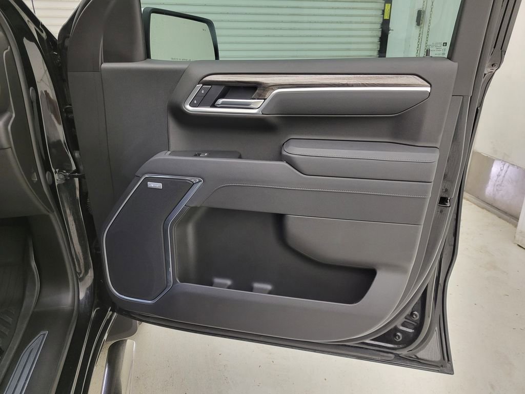 Used 2025 Chevrolet Silverado 1500 LTZ w/ LTZ Premium Package image 44