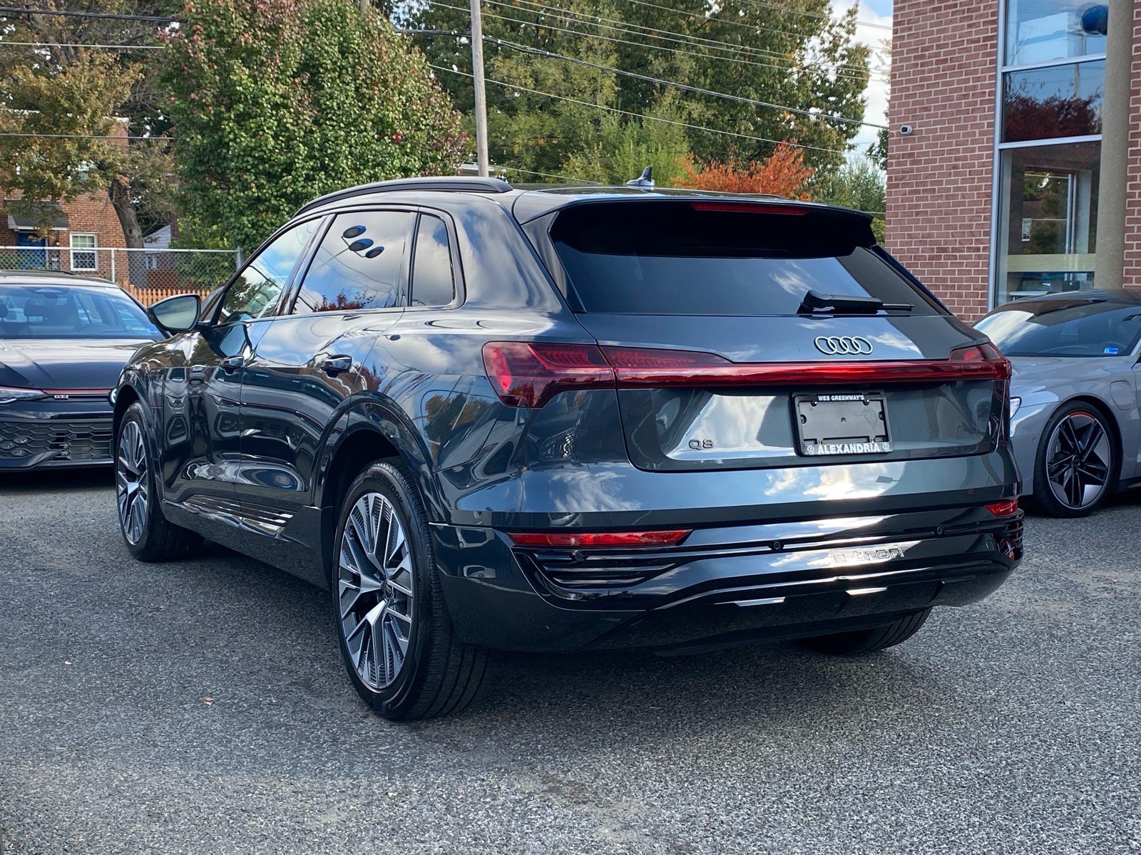 Used 2024 Audi Q8 e-tron Premium Plus w/ Premium Plus Package AWD/4WD image 5