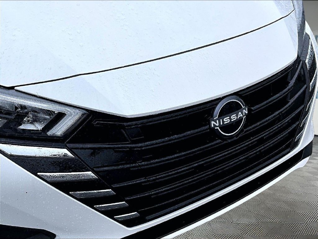 Used 2025 Nissan Versa SV FWD image 31