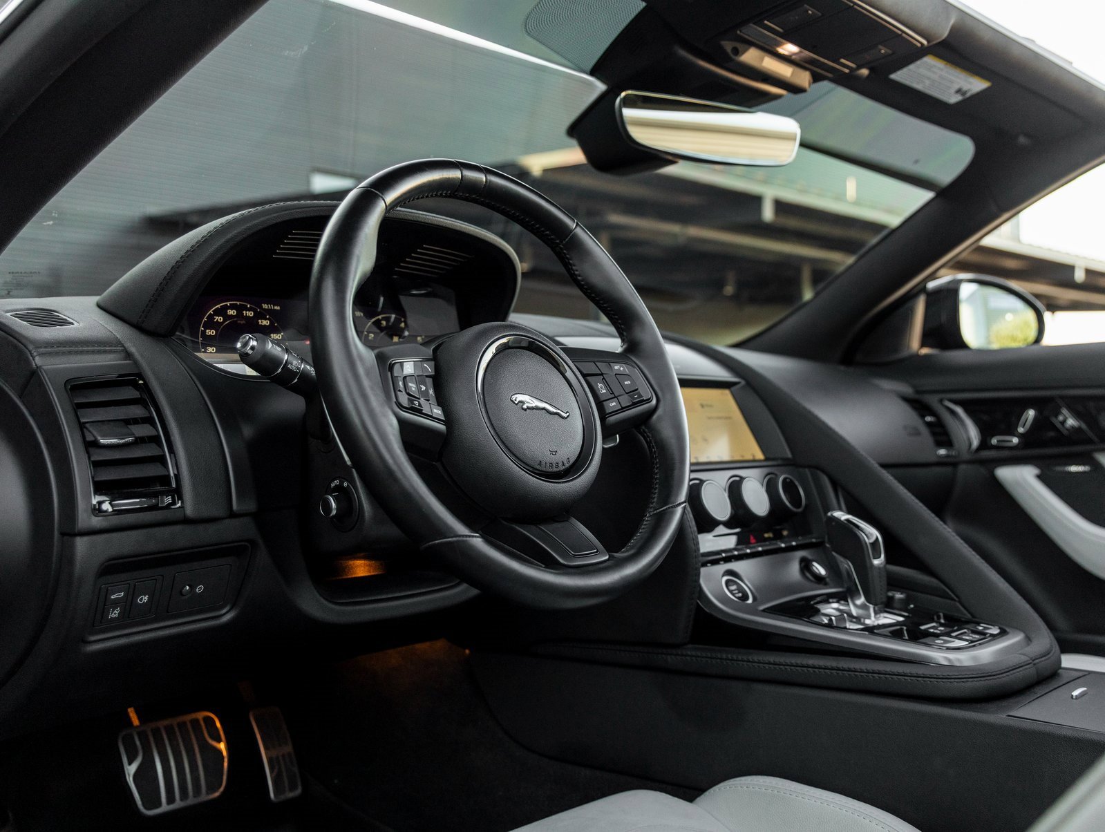 Used 2022 Jaguar F-TYPE Convertible image 21