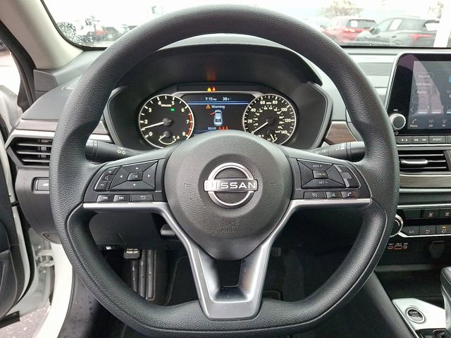 Used 2024 Nissan Altima 2.5 SV image 15