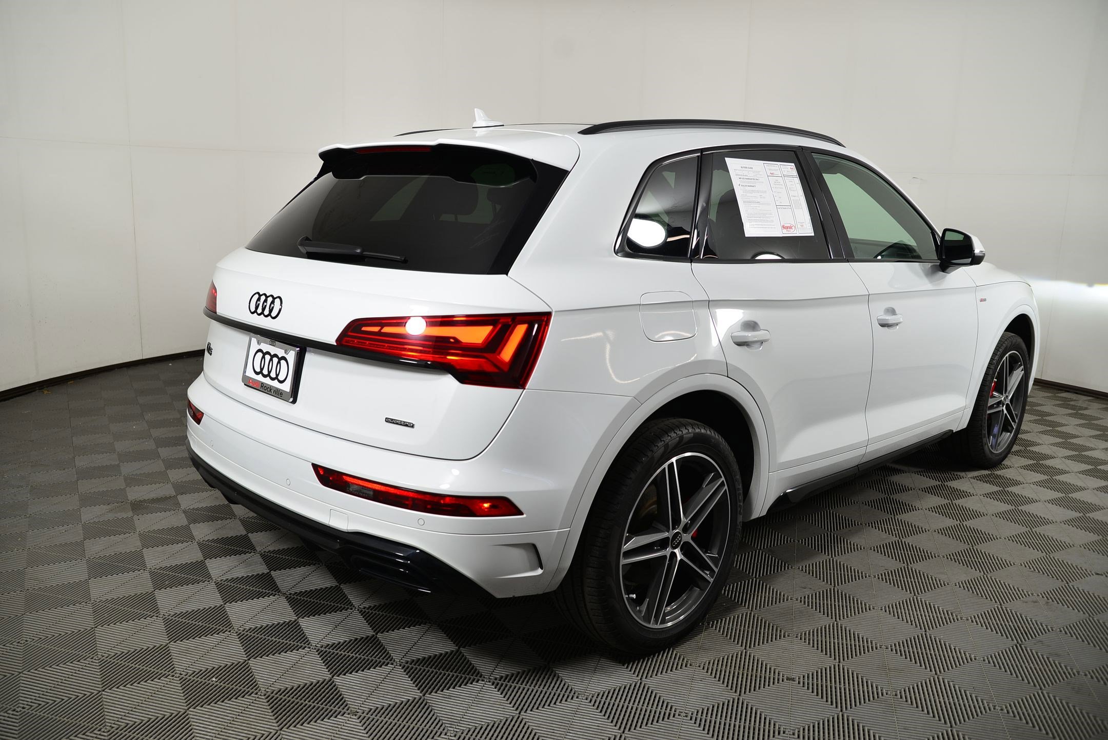 Certified 2024 Audi Q5 e Premium Plus image 9