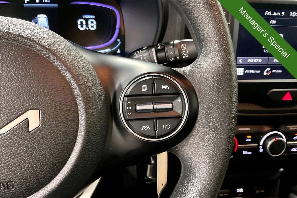 Used 2025 Kia Soul LX w/ LX Technology Package FWD image 25