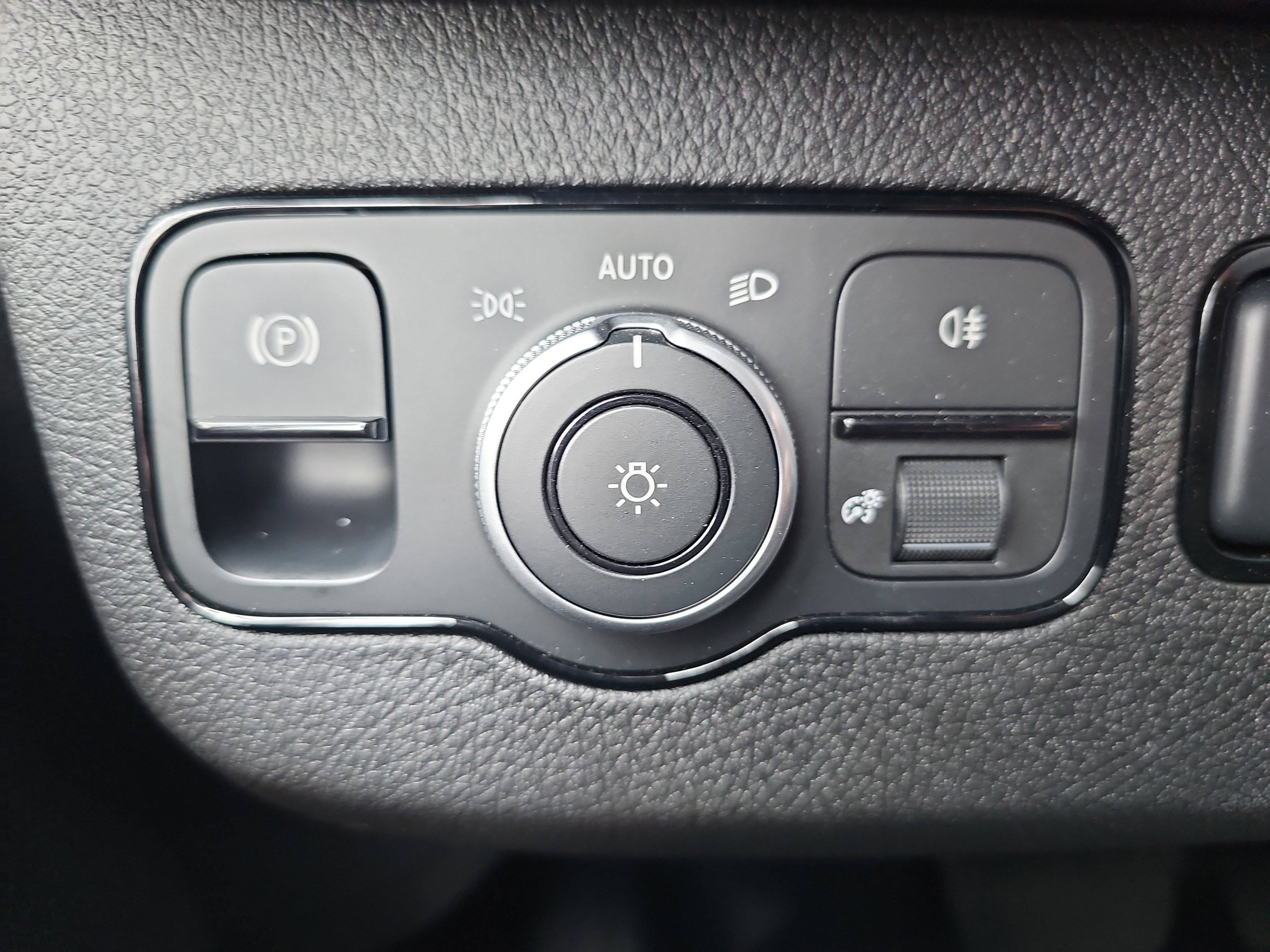 Used 2024 Mercedes-Benz eSprinter 170 Cargo image 22