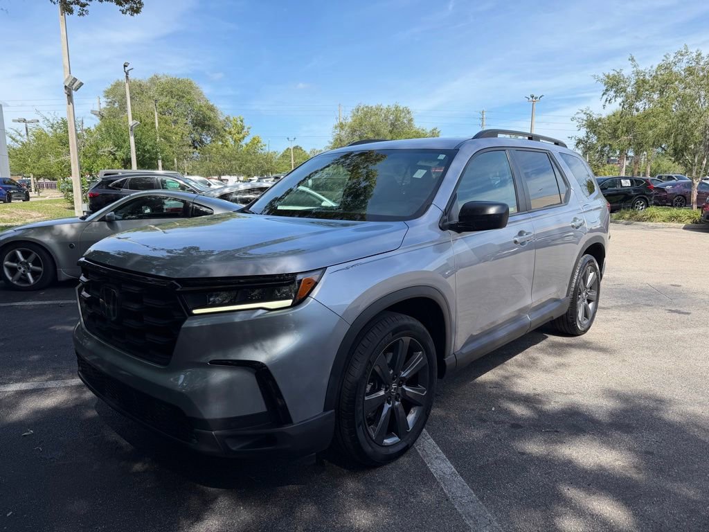 Certified 2024 Honda Pilot Sport image 3