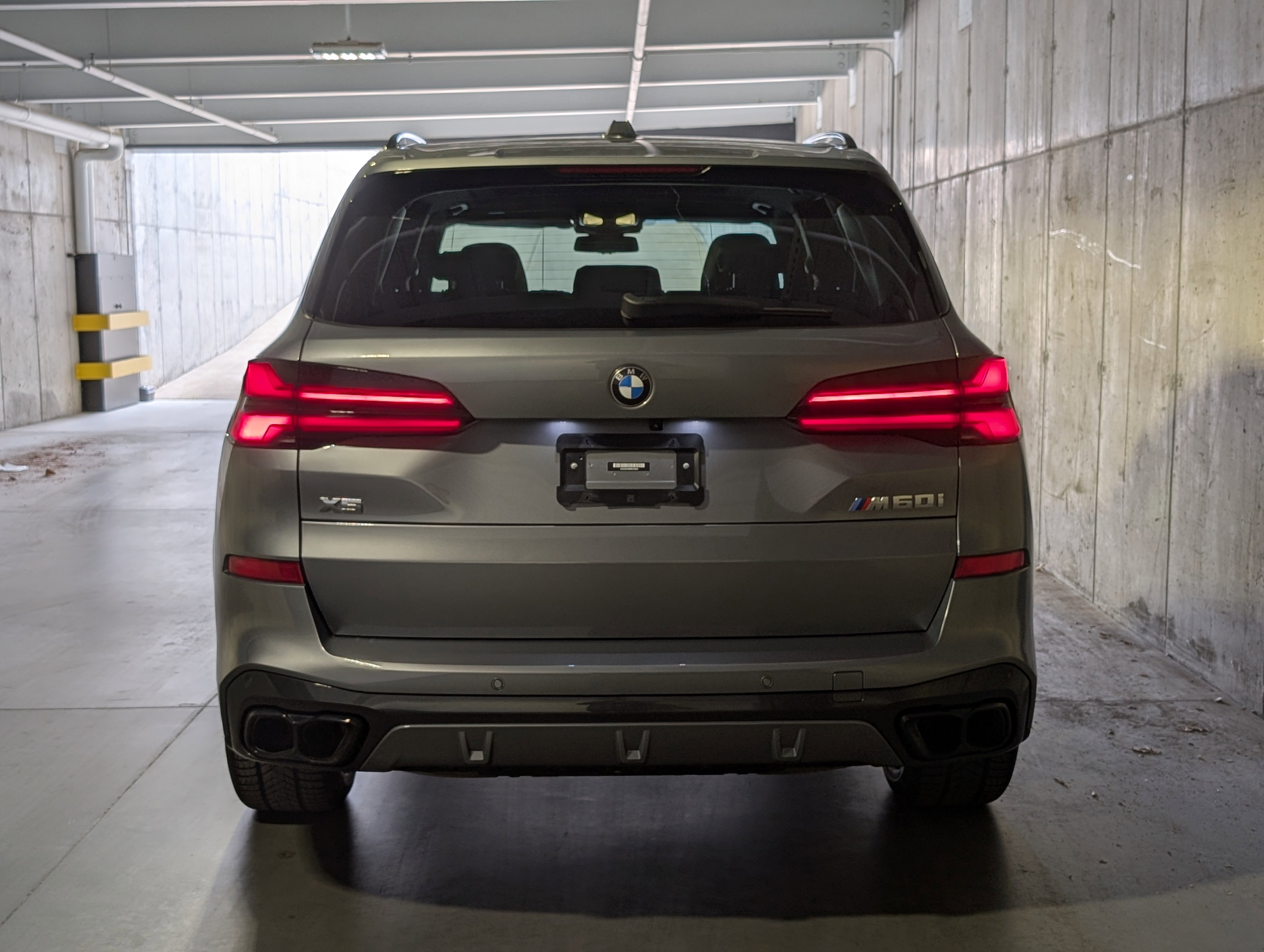 Used 2024 BMW X5 M60i w/ Climate Comfort Package image 8