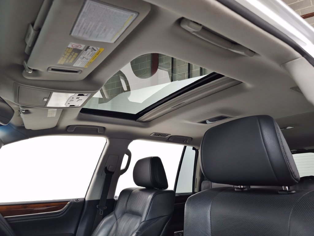 Used 2020 Lexus LX 570 4WD w/ Luxury Package image 18