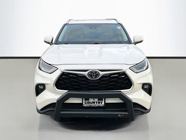 Used 2021 Toyota Highlander XLE image 2