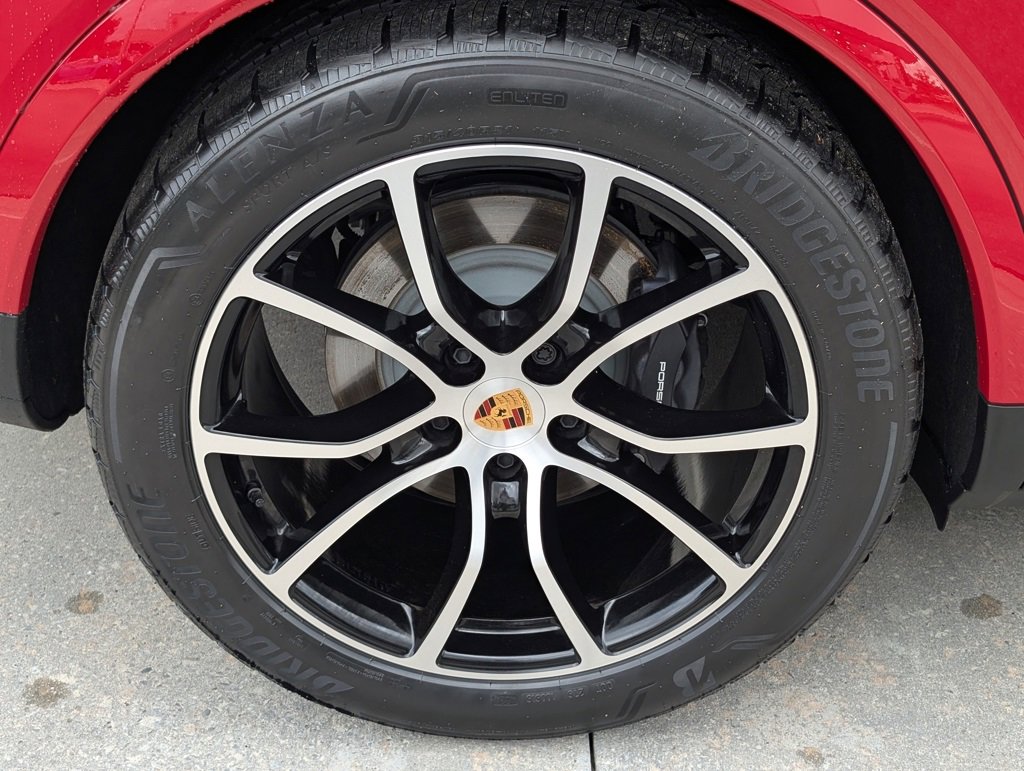 Certified 2025 Porsche Cayenne Coupe image 31
