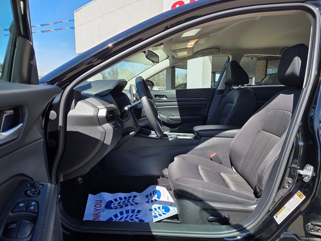 Used 2025 Nissan Altima 2.5 SV image 11