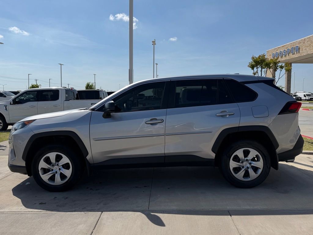 Used 2022 Toyota RAV4 LE image 8