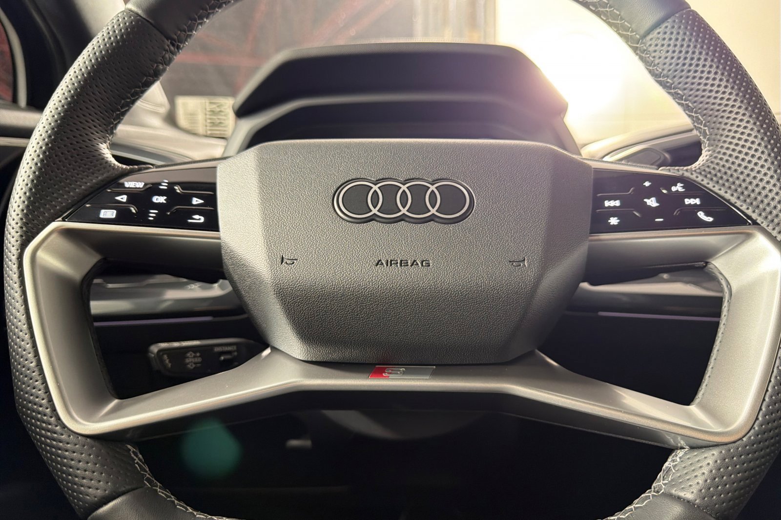 Used 2025 Audi Q4 e-tron Premium w/ Convenience Package image 23