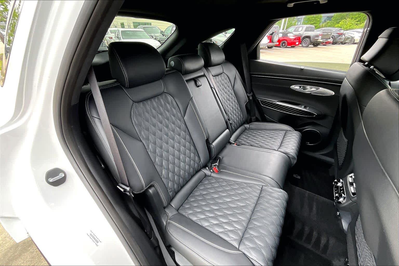 Used 2023 Genesis GV70 3.5T Sport w/ Sport Prestige Package AWD/4WD image 18