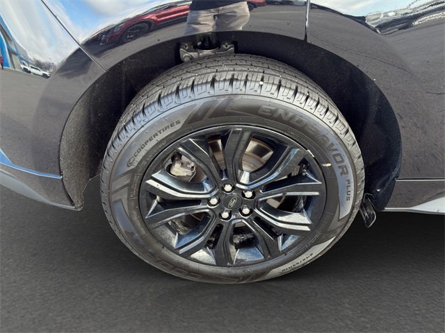 Used 2024 Ford Edge SE w/ Black Appearance Package image 10