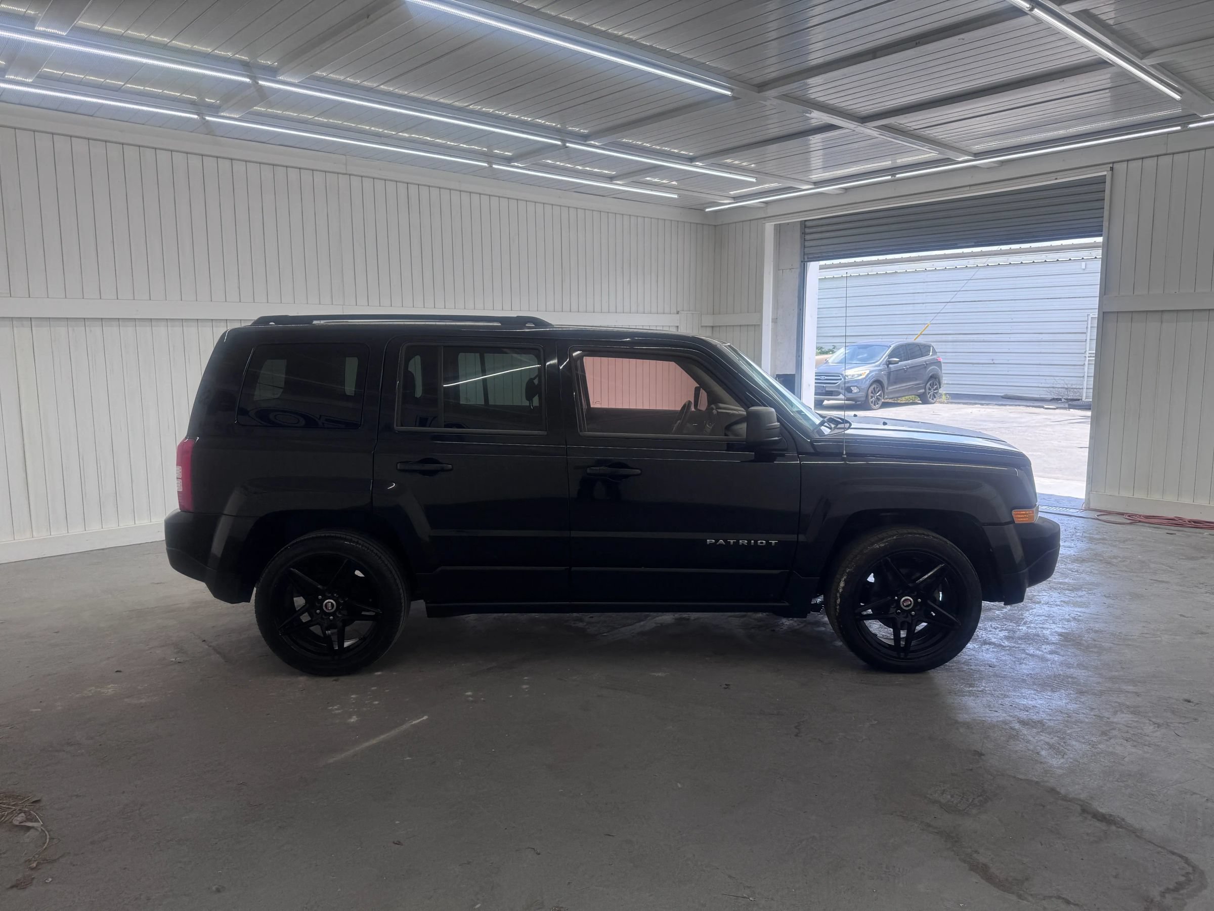 Used 2014 Jeep Patriot Sport w/ Power Value Group FWD image 4