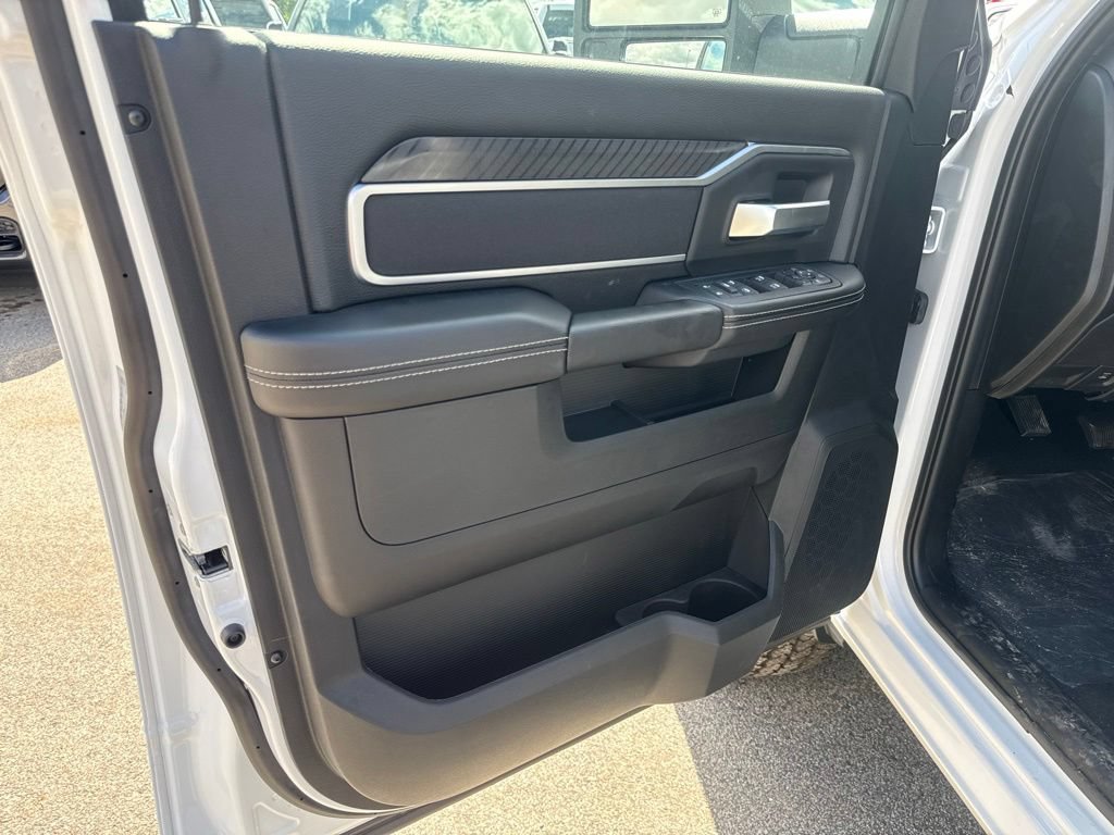 New 2026 RAM 2500 Big Horn AWD/4WD image 17