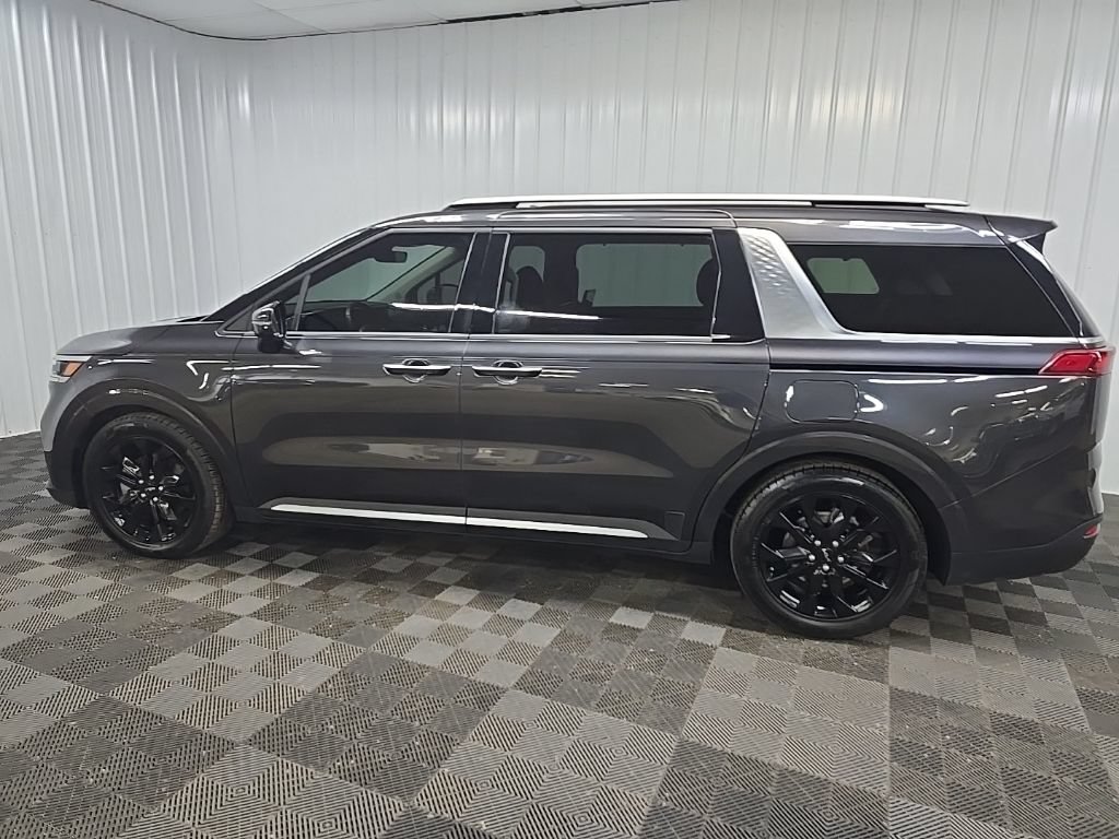 Used 2022 Kia Carnival SX Prestige FWD image 4