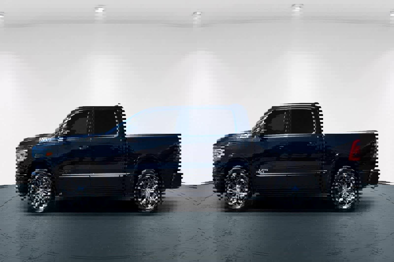 Used 2019 RAM 1500 Limited image 9