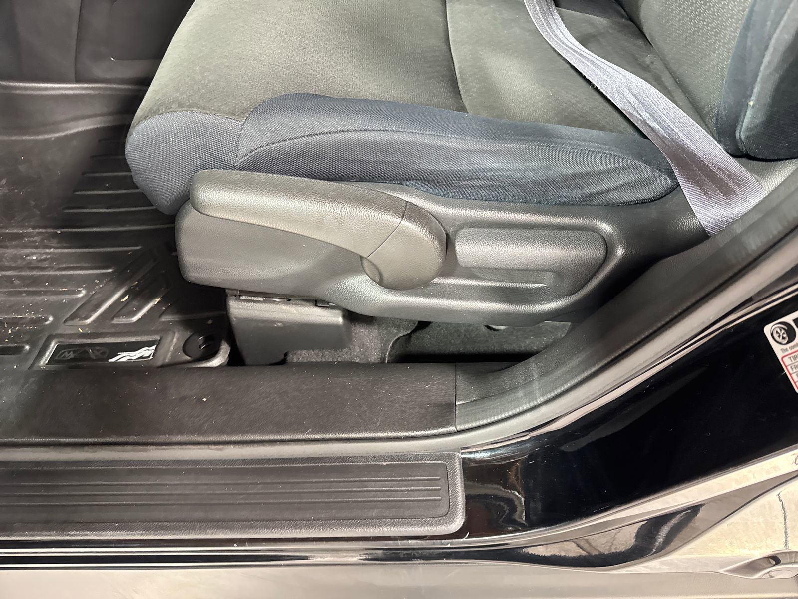 Used 2015 Honda CR-V LX image 15