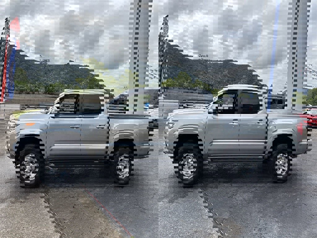 Used 2023 Toyota Tacoma SR w/ SR Convenience Package image 10