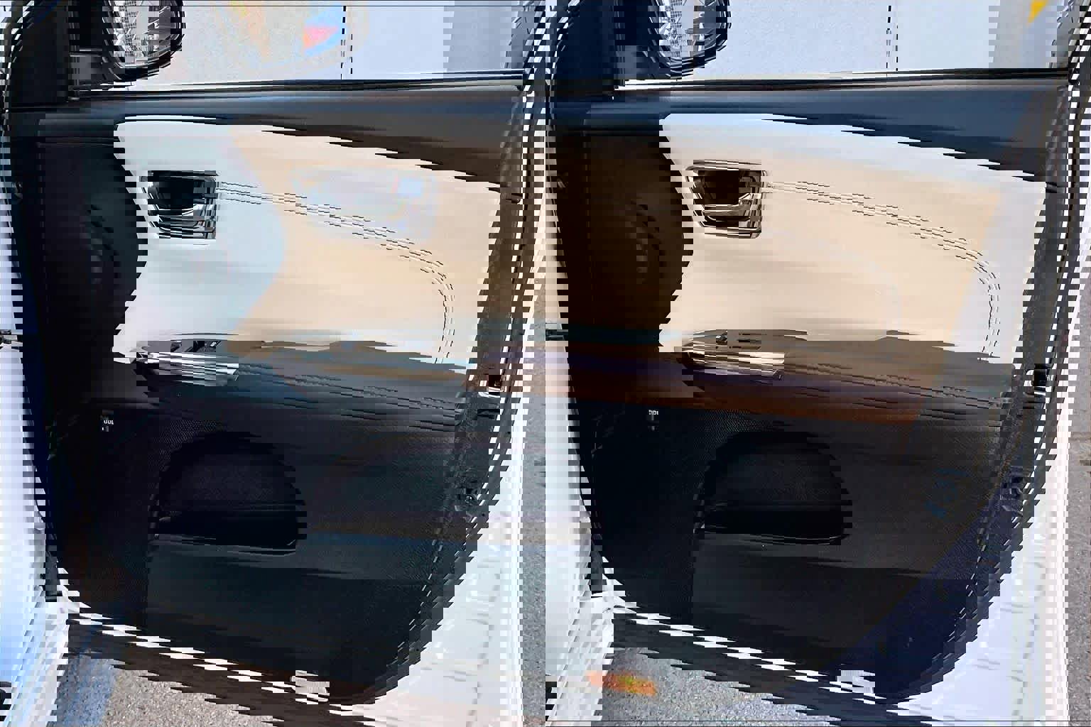 Used 2018 Toyota Avalon Limited image 22