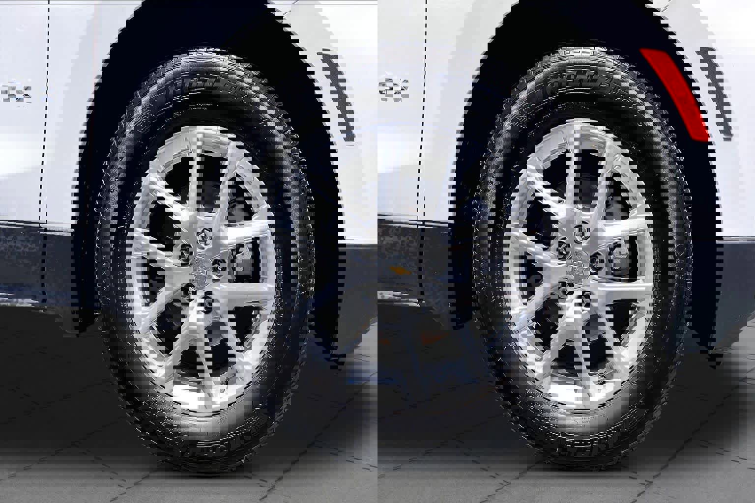 Certified 2024 Chevrolet Equinox LT w/ LPO, Floor Liner Package FWD image 10