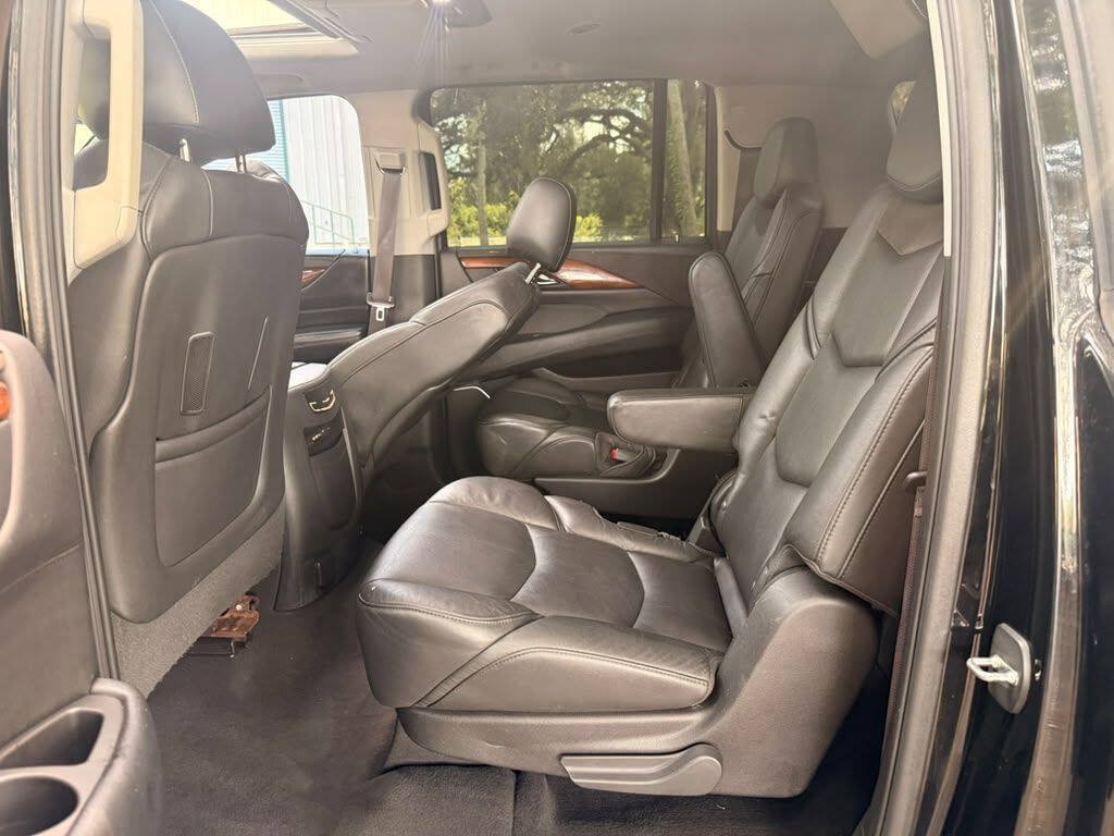 Used 2016 Cadillac Escalade ESV Luxury AWD/4WD image 12