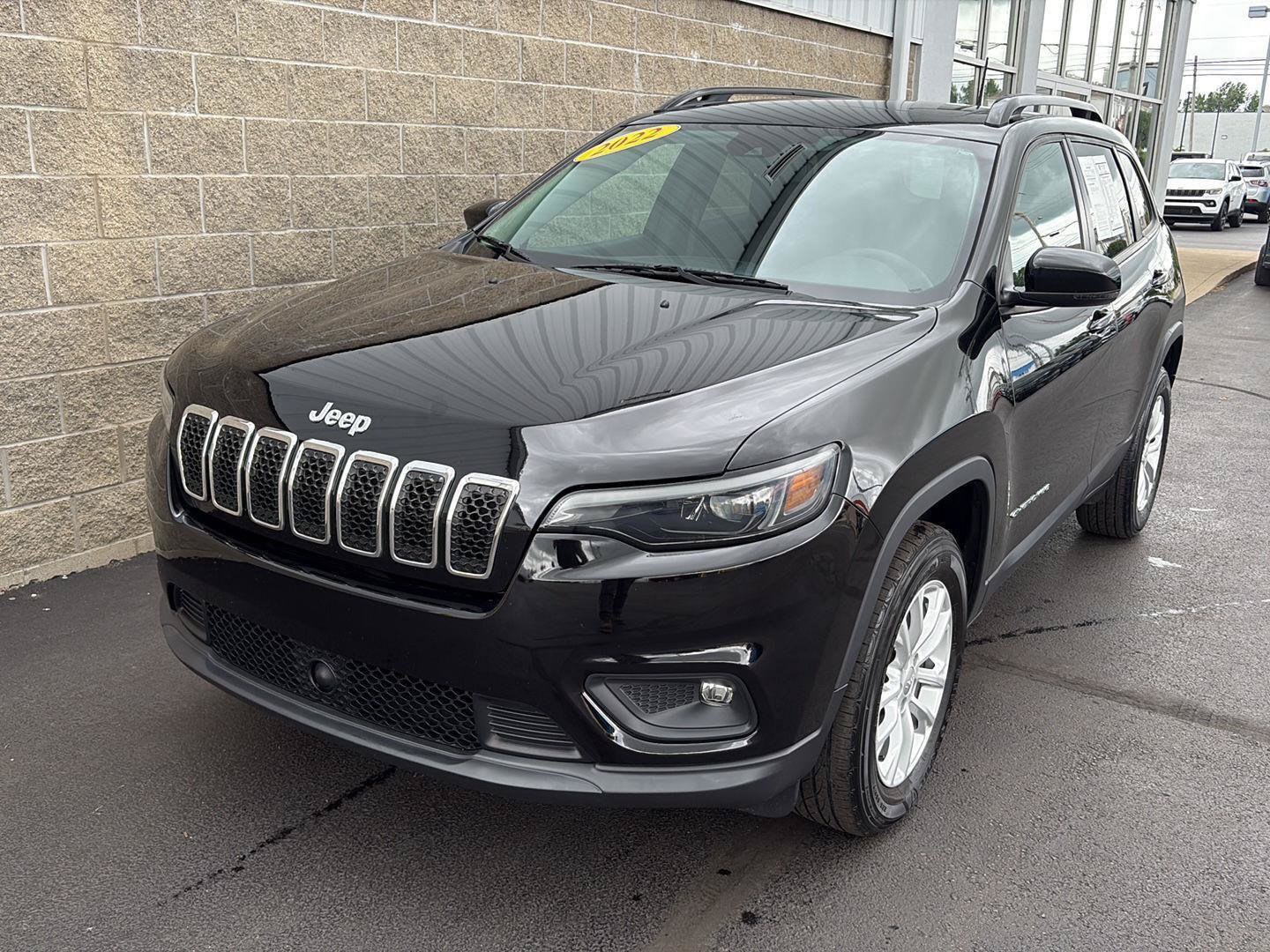 Used 2022 Jeep Cherokee Latitude Lux w/ Sun & Sound Group AWD/4WD image 43