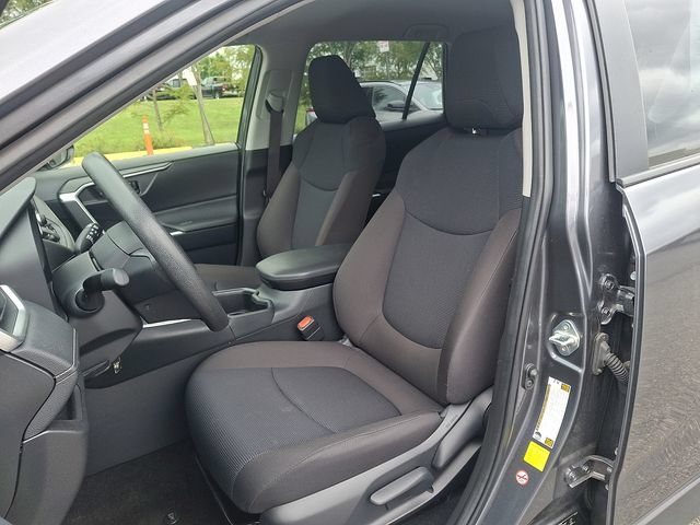 Used 2025 Toyota RAV4 LE AWD/4WD image 13