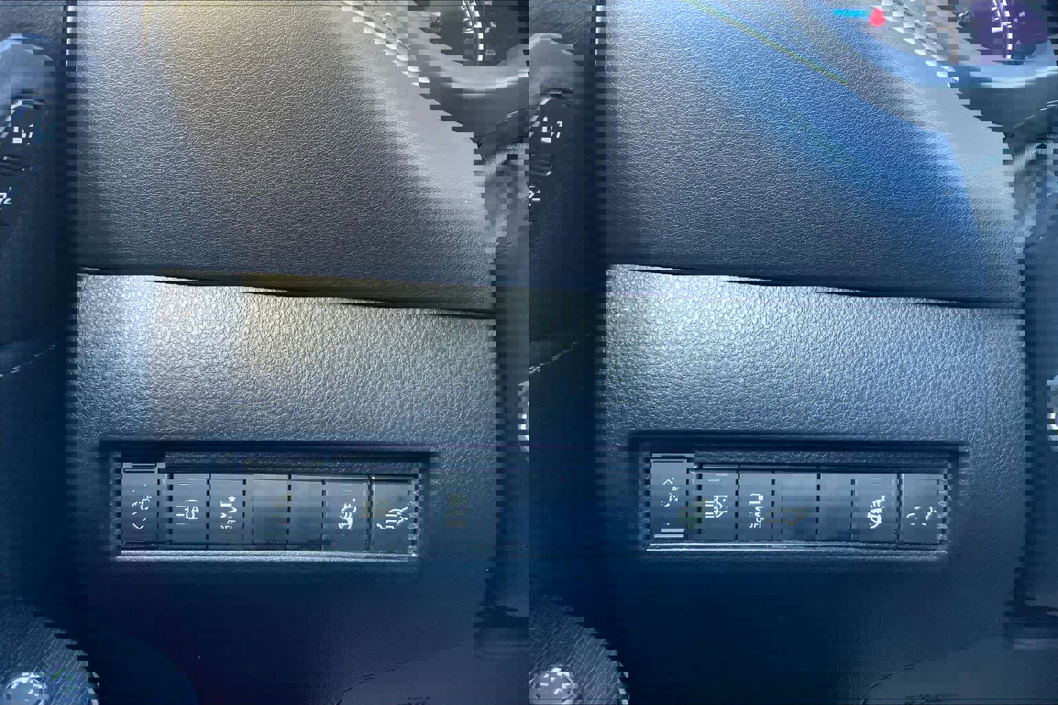 Used 2021 Toyota Venza XLE w/ Softex Package image 36