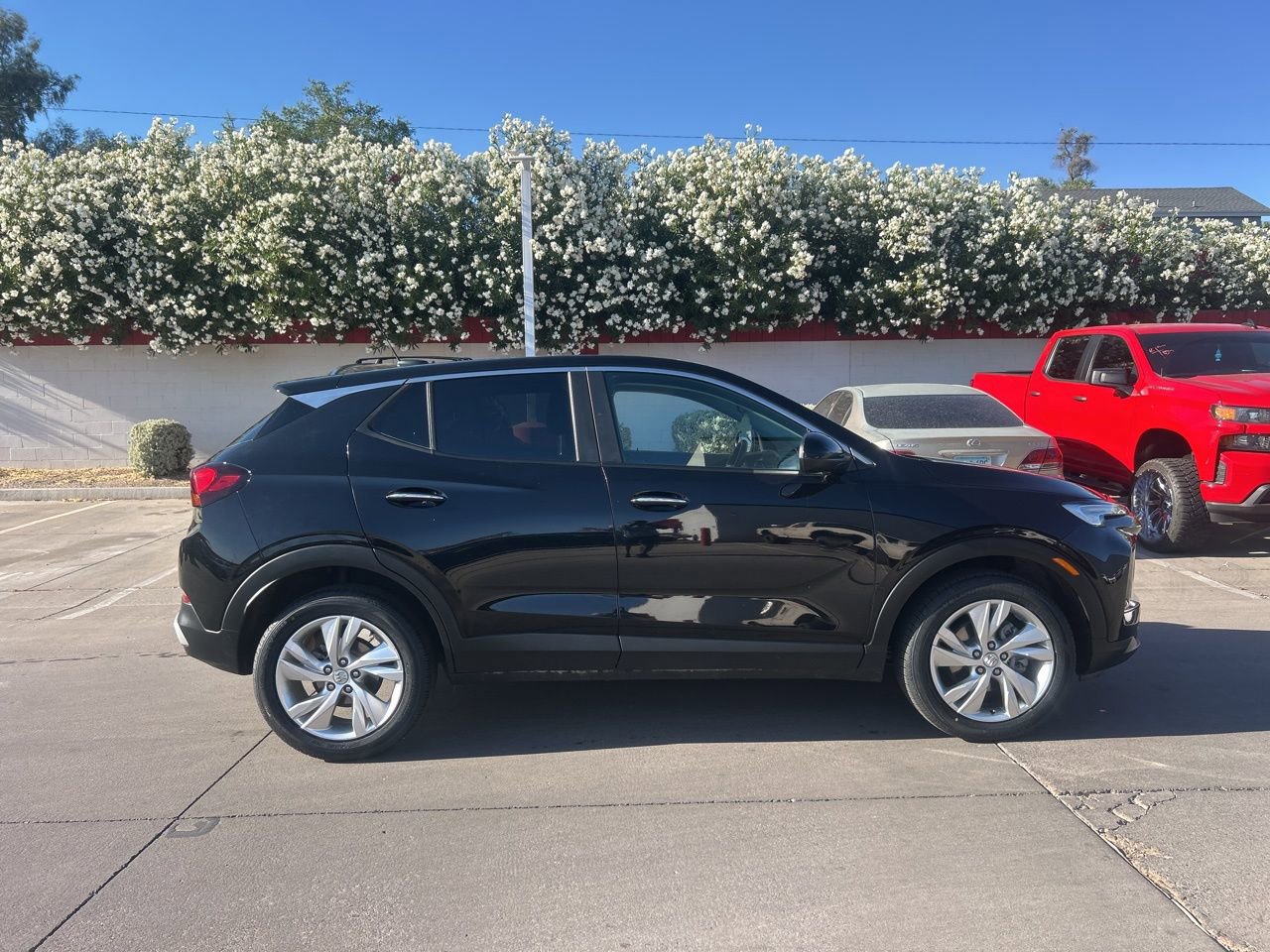 Used 2024 Buick Encore GX Preferred image 2