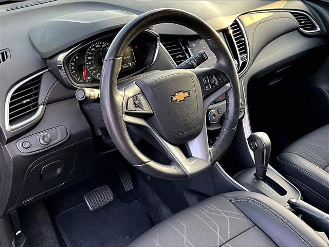 Used 2022 Chevrolet Trax LT w/ Midnight Edition image 14