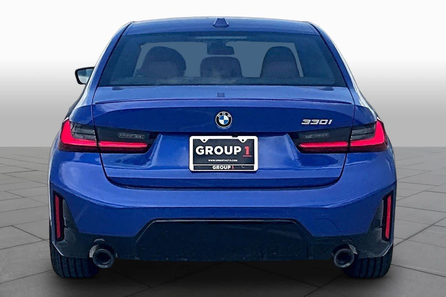 Used 2026 BMW 330i Sedan w/ M Sport Package RWD image 4