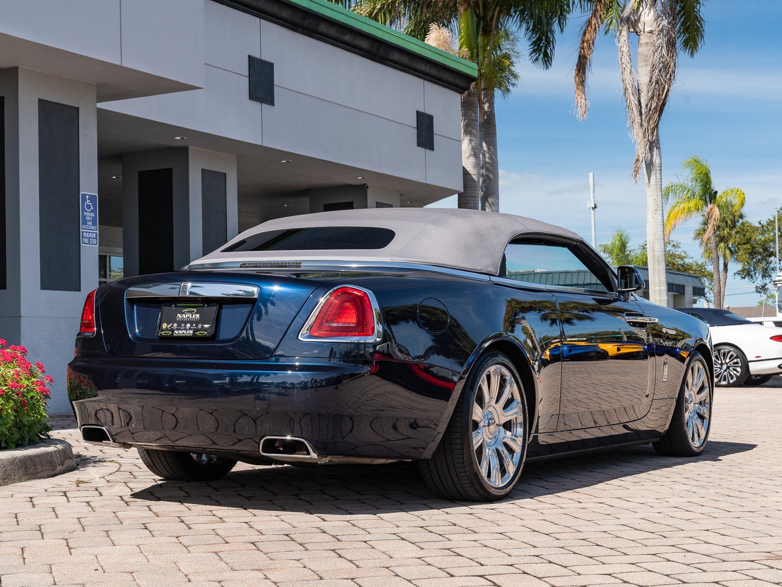Used 2018 Rolls-Royce Dawn image 14