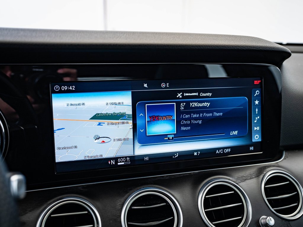 Used 2018 Mercedes-Benz E 400 4MATIC Sedan image 32