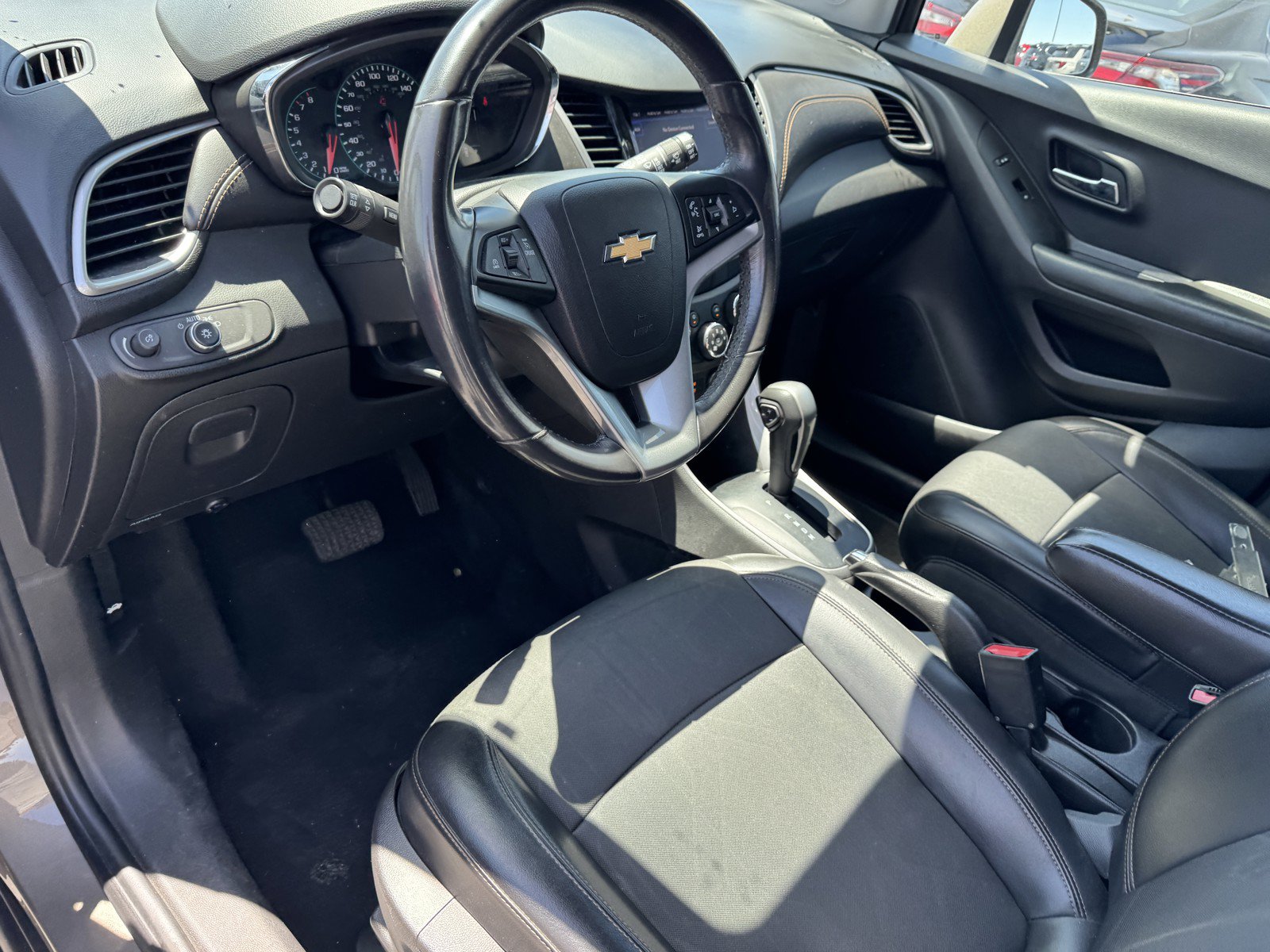 Used 2022 Chevrolet Trax LT w/ LT Convenience Package AWD/4WD image 12