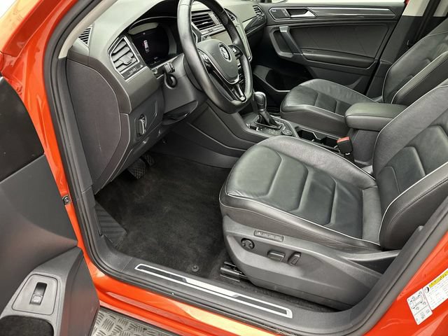Used 2018 Volkswagen Tiguan SEL Premium w/ 3rd Row Seat Package AWD/4WD image 11
